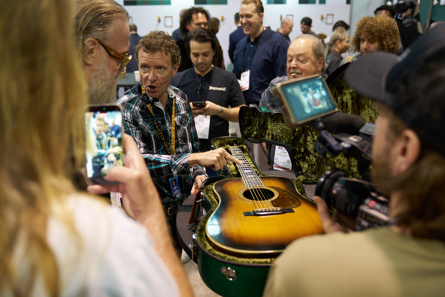 Audience looking at the guitar